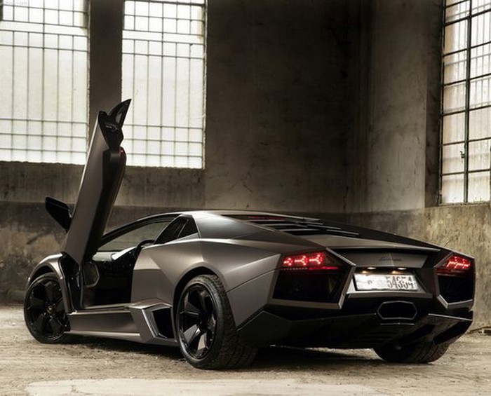 Lamborghini Aventador.