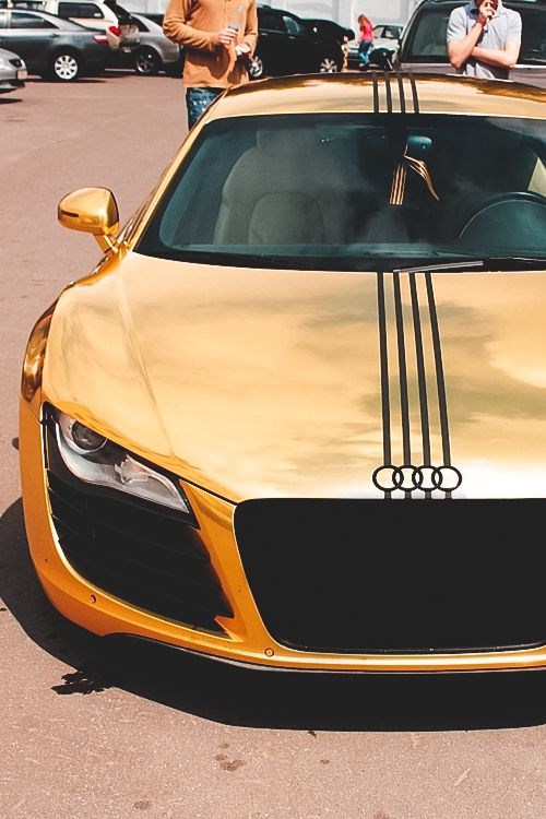 Black and gold R8.
