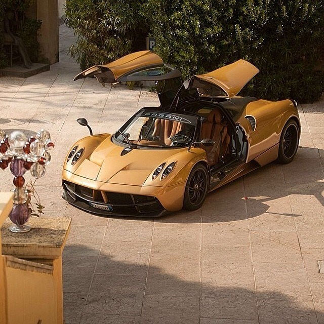 Pagani Huayra.