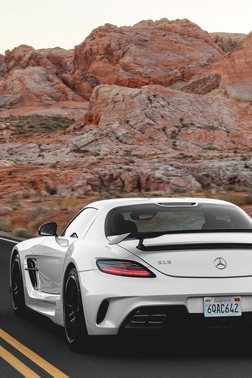 Mercedes SLS.