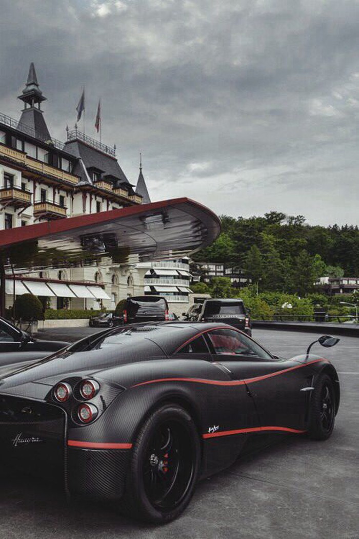 Awesome Pagani Huayra.