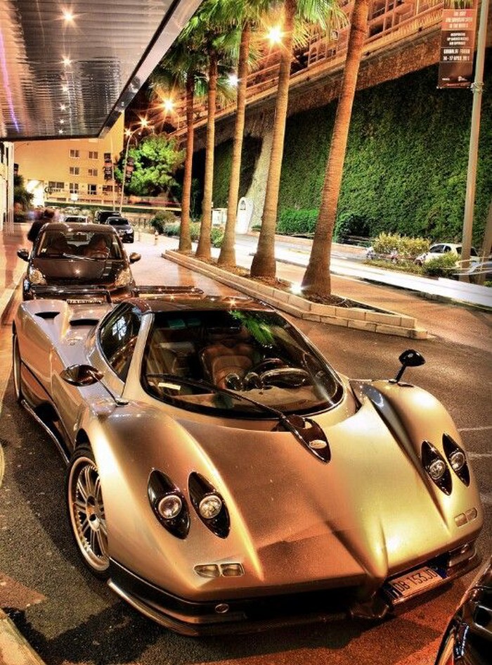Gold Pagani.
