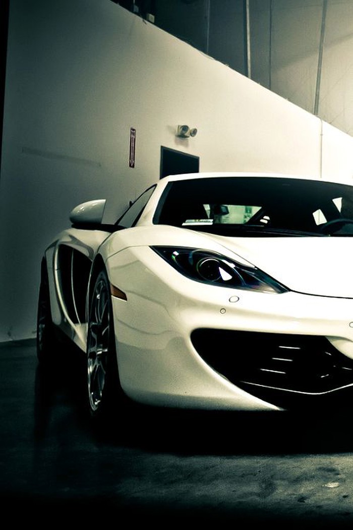 McLaren MP4-12C.