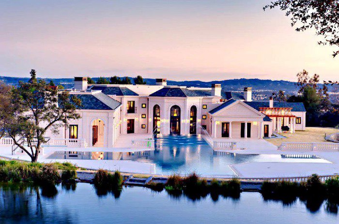 Would you like a mansion like this?