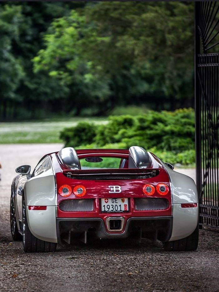 Bugatti Veyron.