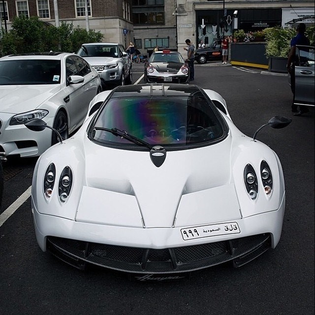 Pagani Huayra.