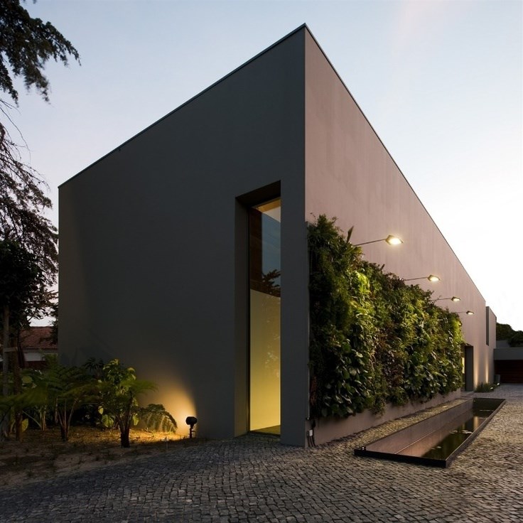House in Estoril by Frederico Valsassina Arquitectos