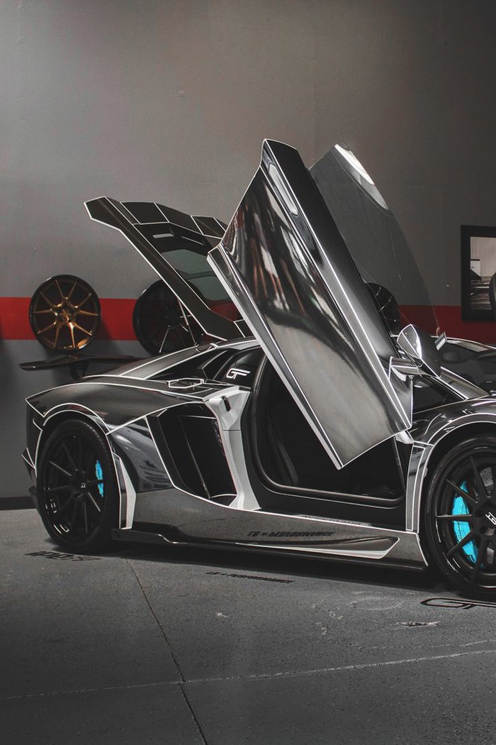 Liberty Walk Aventador.