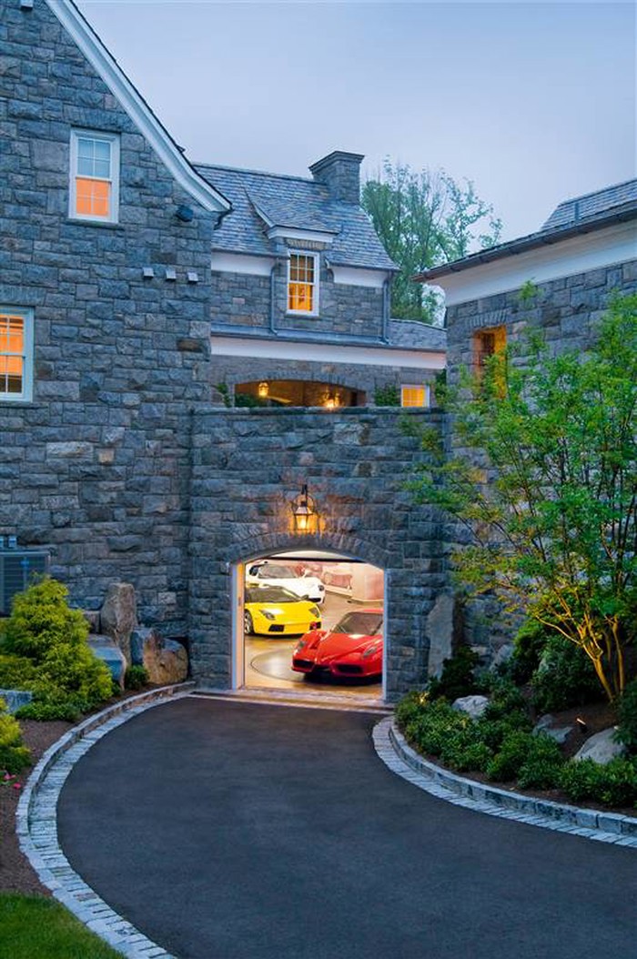 Perfect garage. 