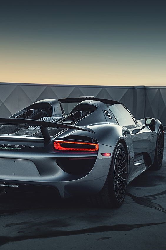 Porsche 918.