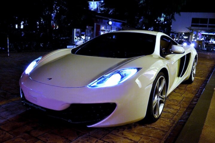 McLaren MP4-12C.