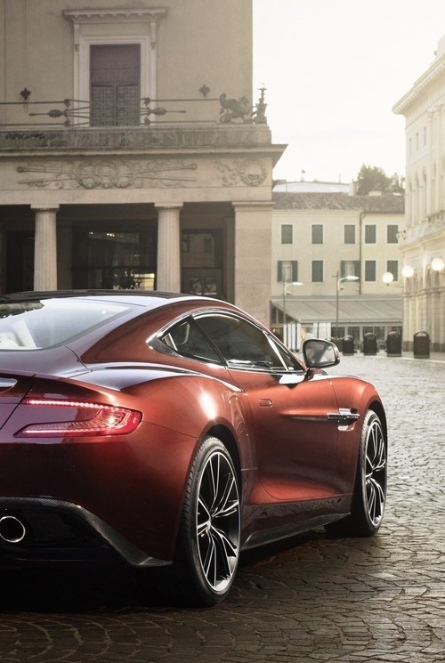 Aston Martin Vanquish.