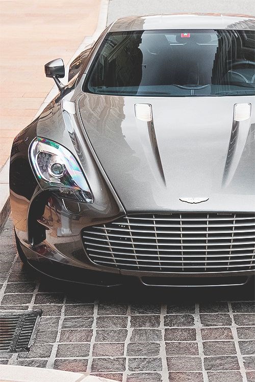 Aston Martin One-77.