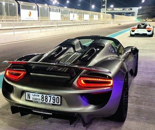 Porsche 918.