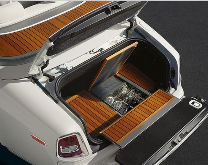Special hidden drinks cabinet. How cool is this Phantom?