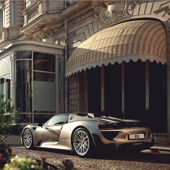 Porsche 918.