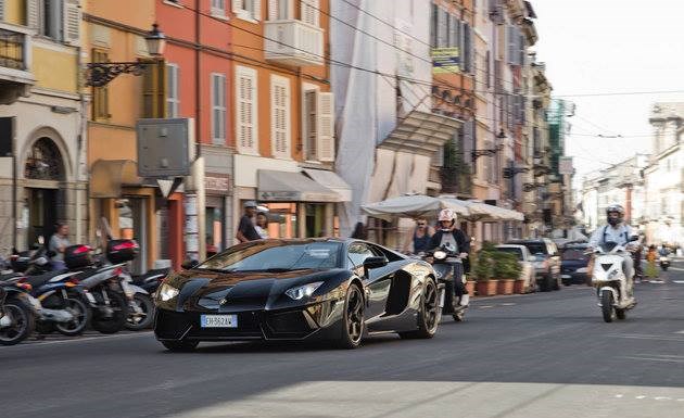 Lamborghini Aventador LP700-4.