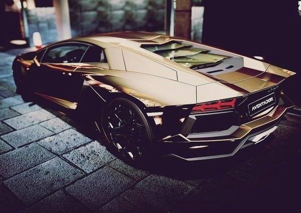 Lamborghini Aventador in Gold.