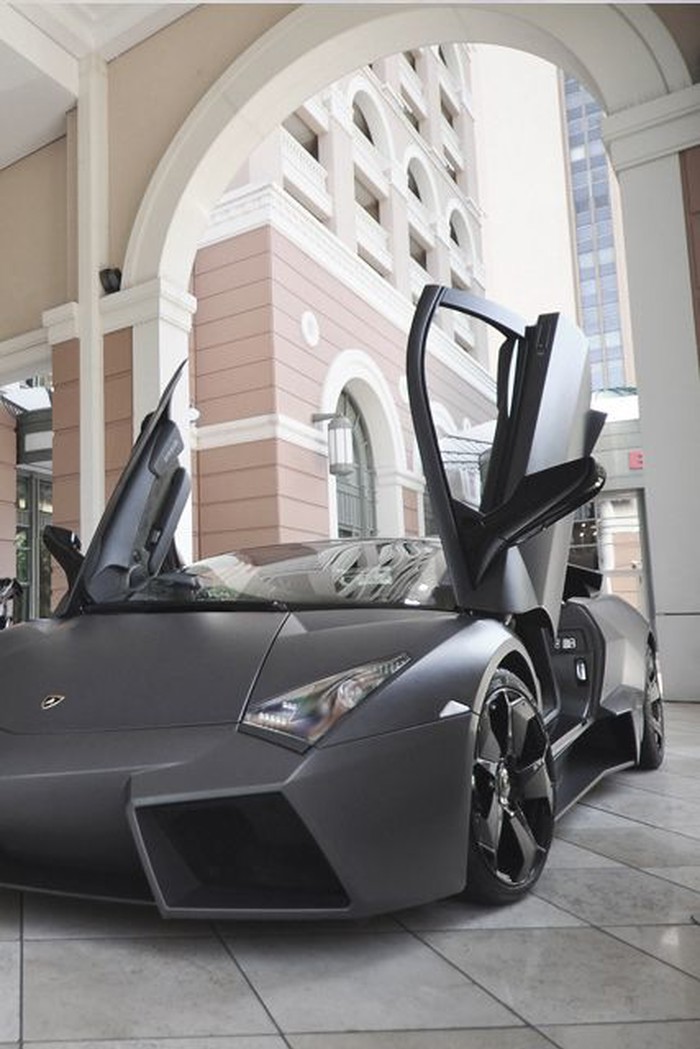 Lamborgini Reventon.