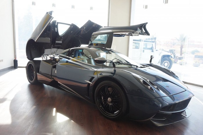 Pagani Huayra Blue Carbon.