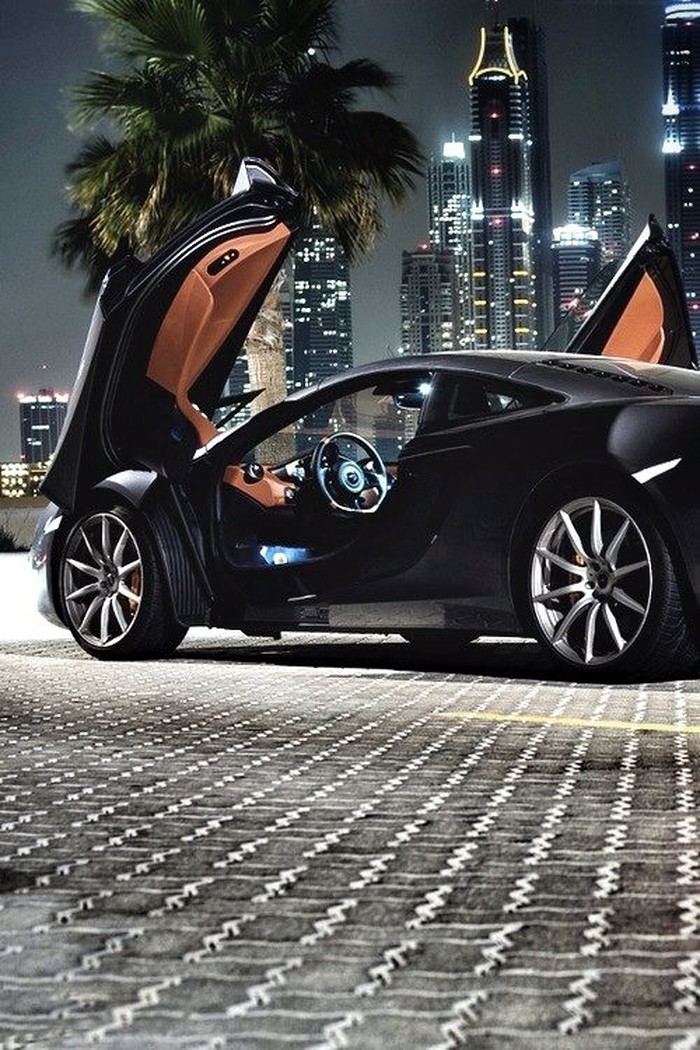 McLaren MP4-12C.
