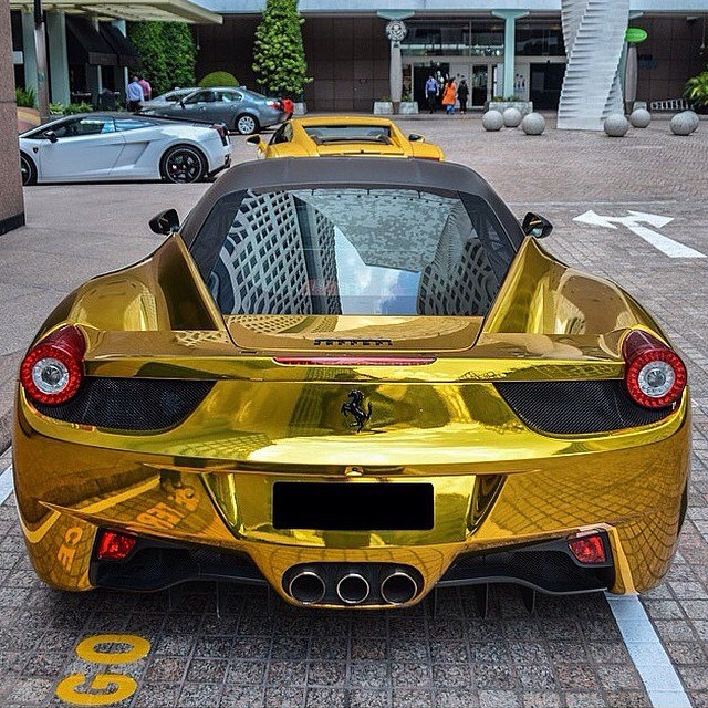 Gold Ferrari 458 Italia.