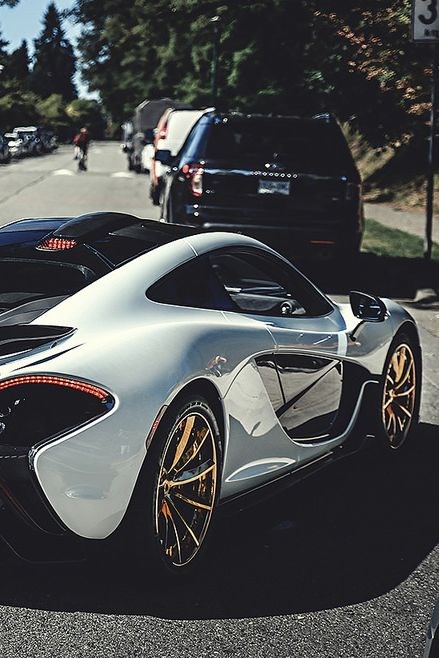 McLaren P1.