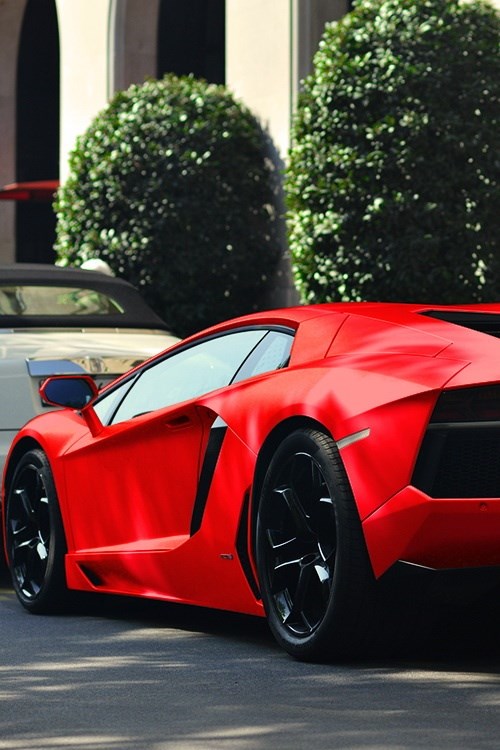 Lamborghini Aventador.