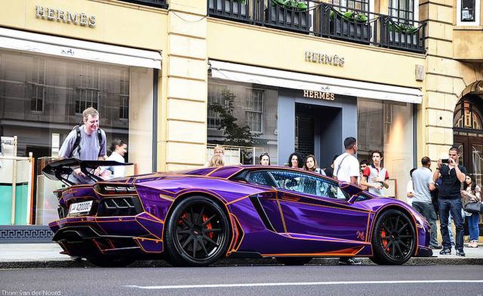 Lamborghini Aventador.