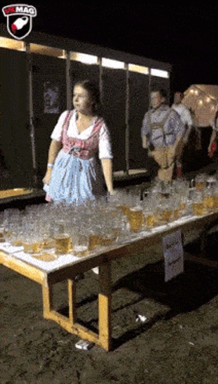 Kako ljudi slave na Oktoberfestu