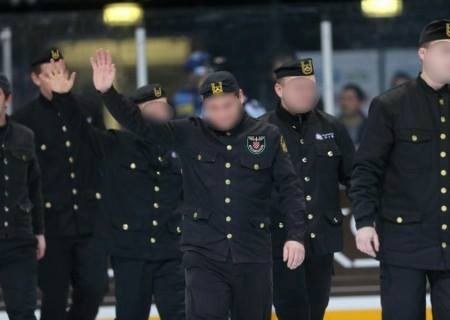 Zagrebački taksisti na ulici napali nevinu grupu ustaša jer su mislili da su vozači Ubera..:))
