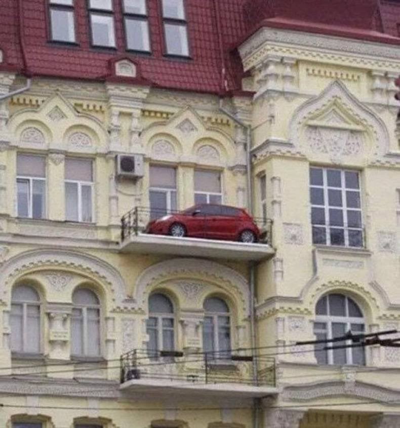 prodaje se stan u centru, osigurano i parkirno mjesto..