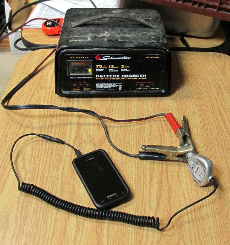 prodajem mobitel sa punjačem..