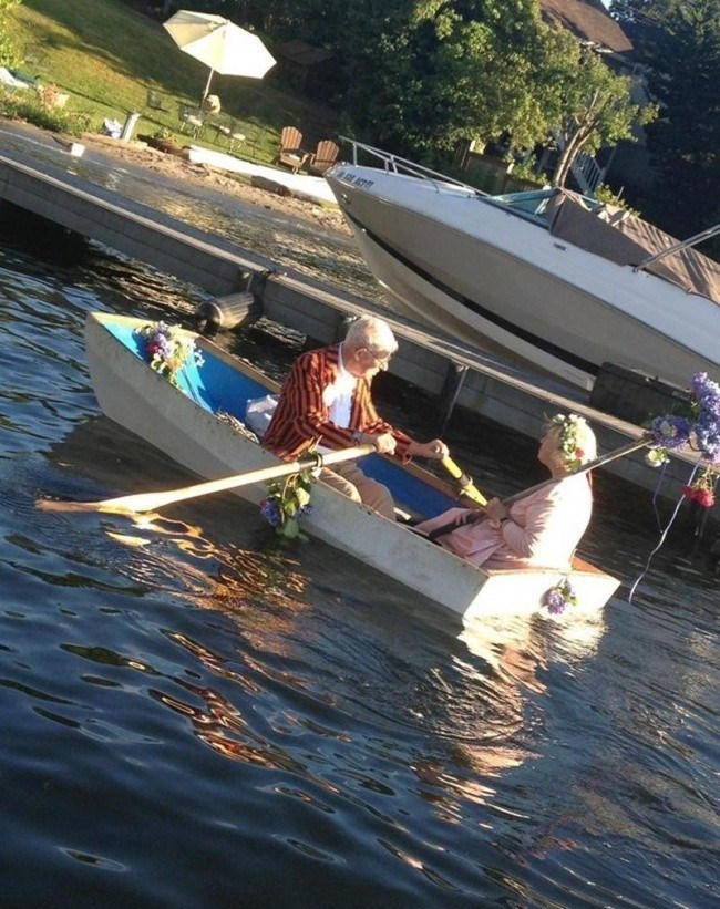 „Ljubav je obećanje; ljubav je suvernir, jednom dan nikad zaboravljen, nemojte dopustiti da nestane.“ – John Lennon