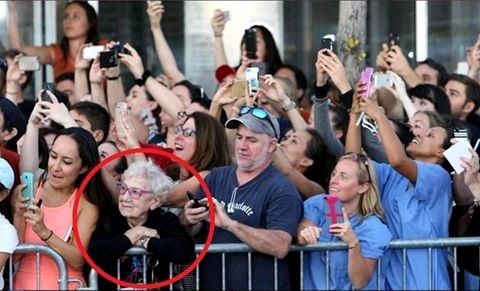 "hvatati" trenutak svojim smartfonom neće nikada biti potpuno kao i proživjeti taj isti trenutak..