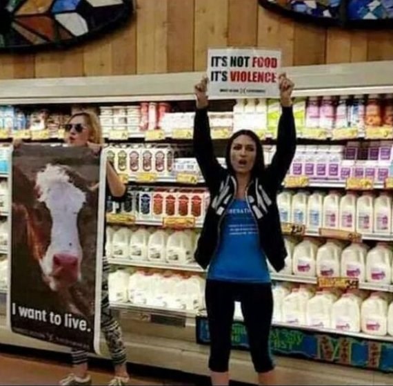 netko bi im trebao objasniti da se zbog mlijeka krave ne ubijaju..