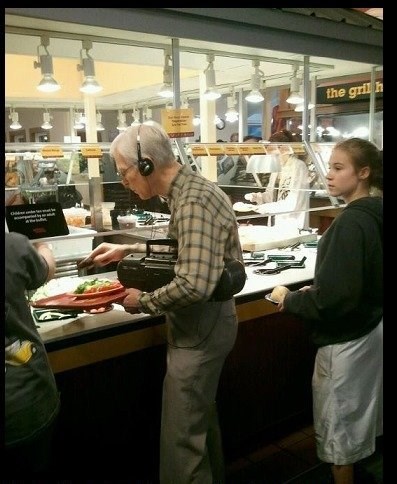 njemu nije potreban fancy ipod..