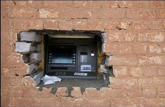 iznajmljujem prostor za bankomat u svojoj kući..