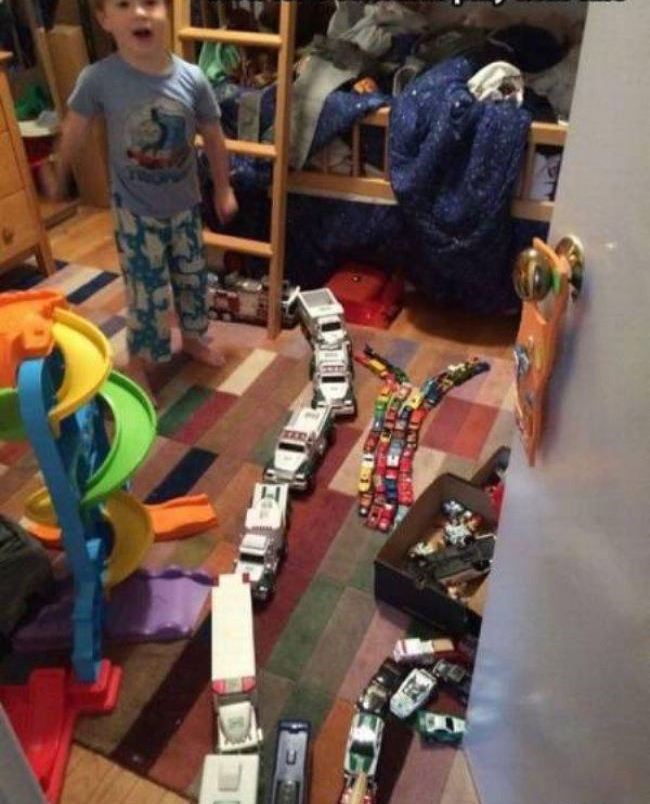 evo kako se klinci iz milijunskih gradova igraju sa autićima..:)))