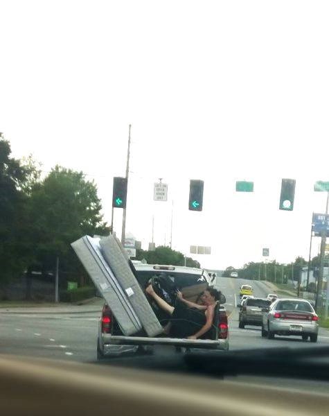 evo, još ih nisu ni postavili, a ona se već izležava..Ccc