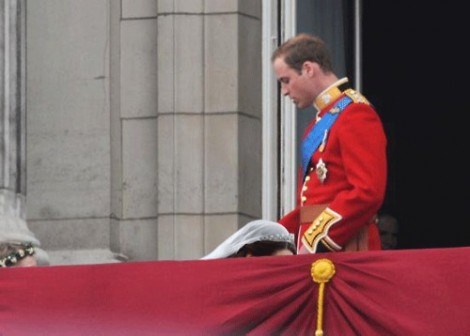 nisu dočekali doći u privatnost svoga dvorca..