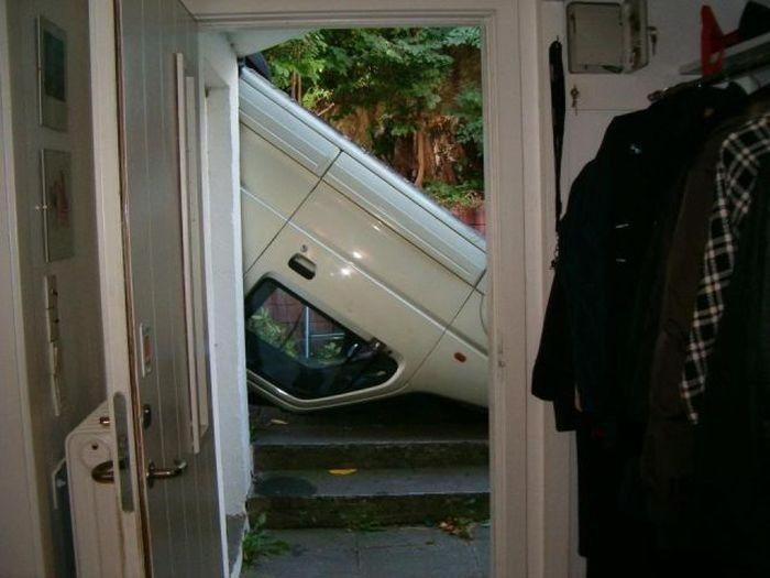 dragi, parkirala sam ispred vrata..