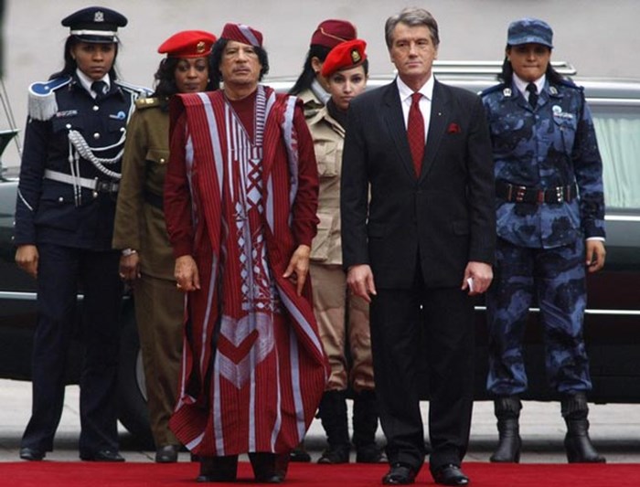 prilično impresivna pratnja pokojnog pukovnika Muammara Gaddafia..