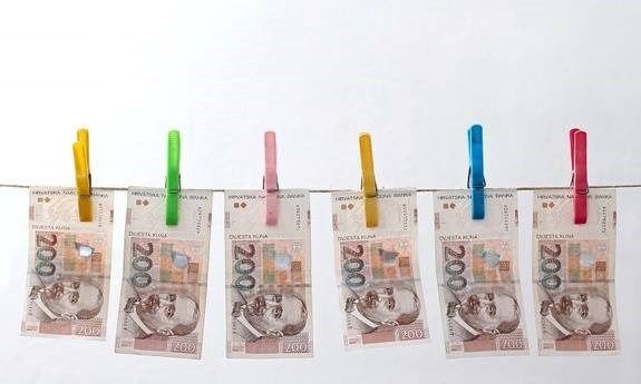 što li ćemo sutra obući..??