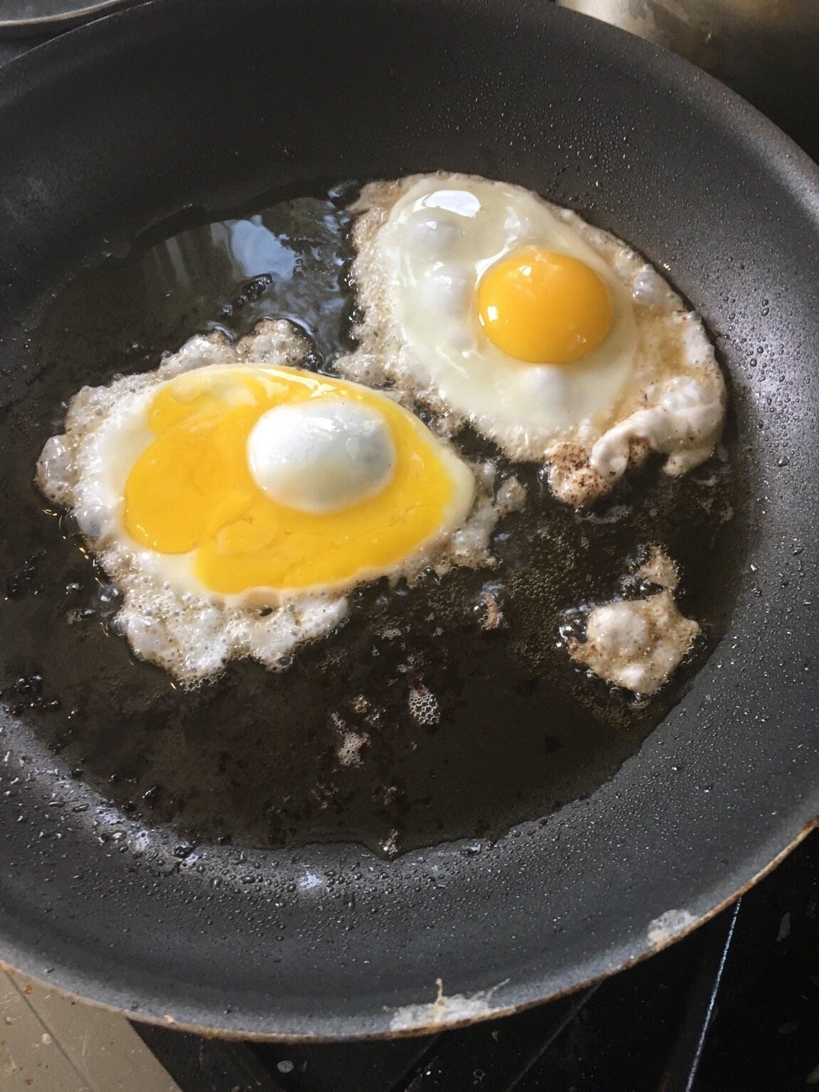 žumanjak i bjelanjak..