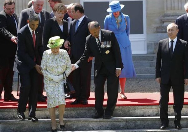 svi se trude pomoći Kraljici...osim Putina..:)))