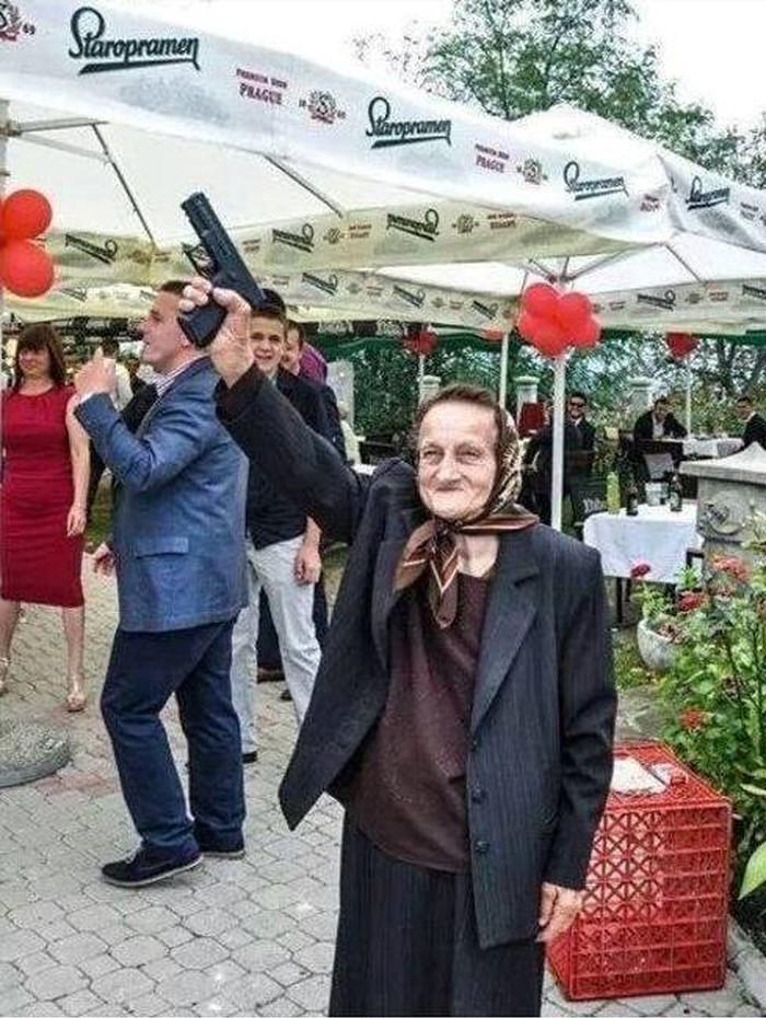 čula baka da se mirovine krešu..:))