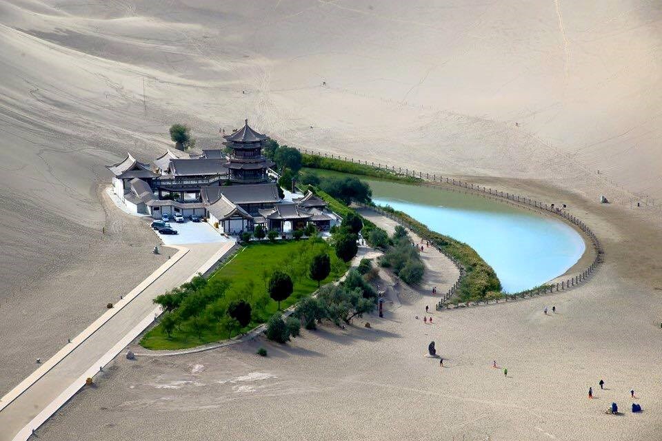 prekrasna oaza u pustinji Gobi..