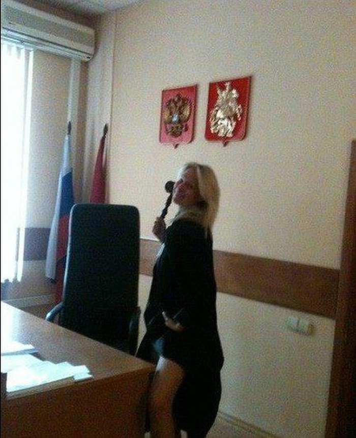 časni sud sa nečasnim osobljem..