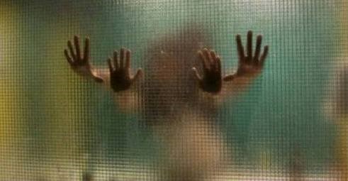 kad vozač Yuga pogleda u unutrašnji retrovizor..vidi Ovo :))